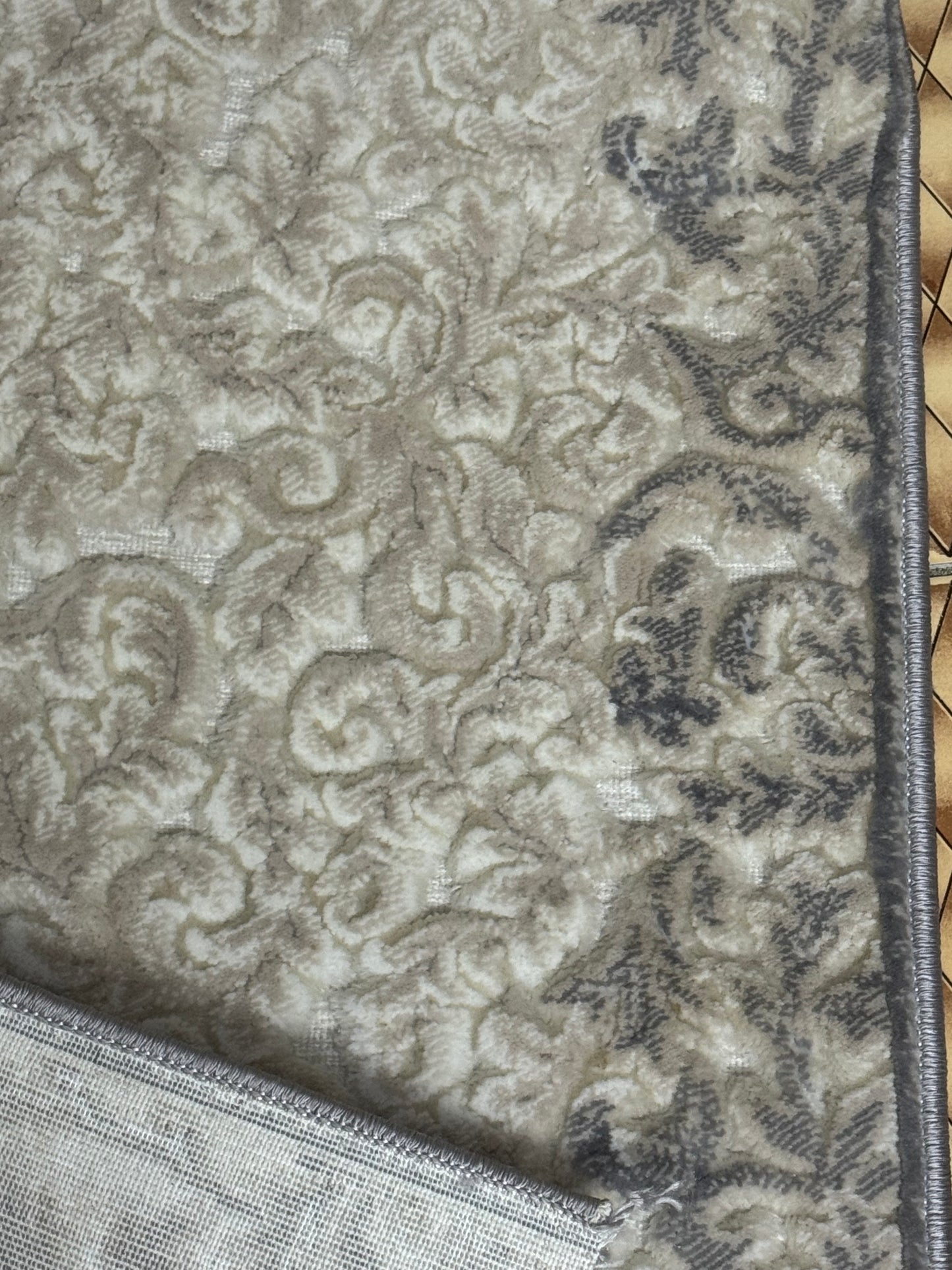 Travesa cu Insertii 3D tip Frunze ,Gri/Crem