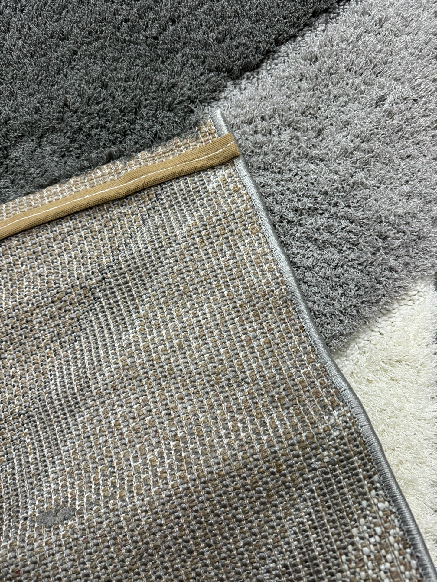 Set Covor si Traverse Pufoase tip Cocolino,Gri/Alb