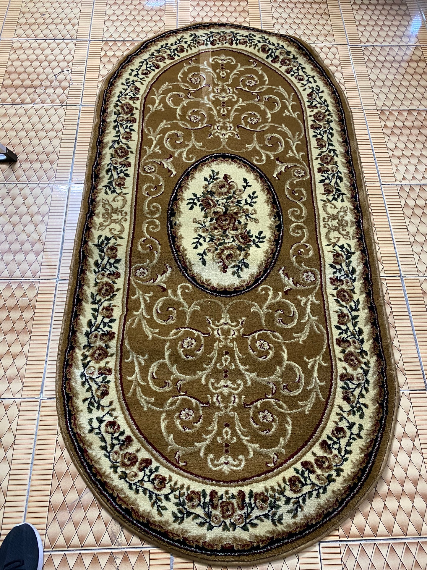 Covor cu Medalion si Insertii Florale ,Bej