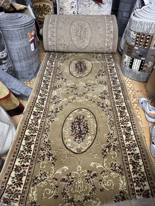 Traversa cu Insertii Florale si Medalion ,Bej/Maro