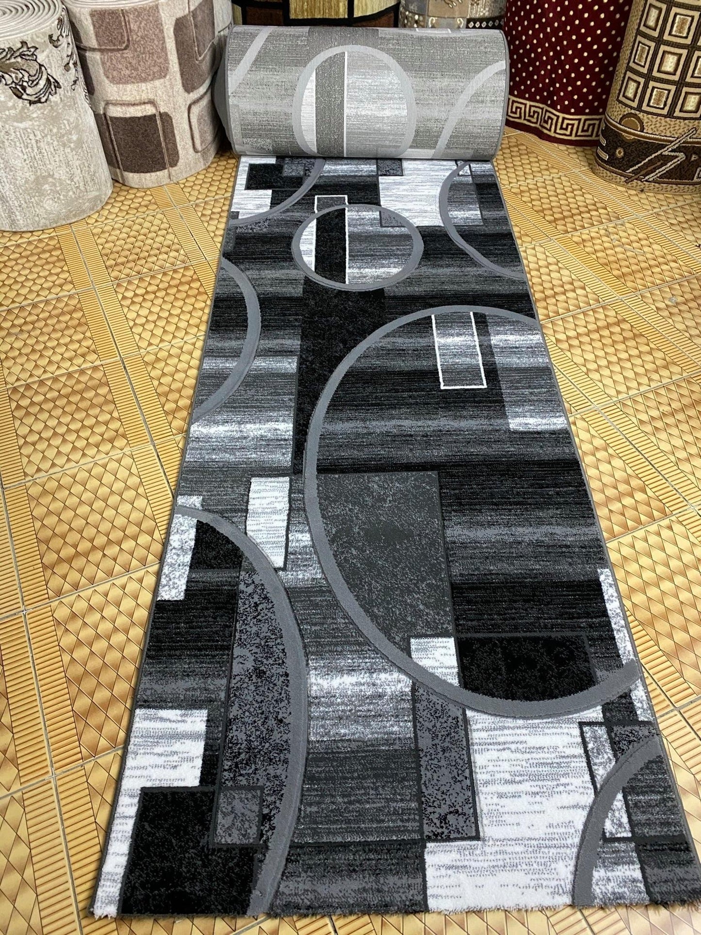 Traversa cu Insertii Geometrice tip Cercuri , Gri/Negru/Alb