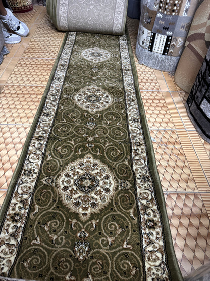 Traversa cu Insertii Florale si Medalion ,Verde/Crem/Grena