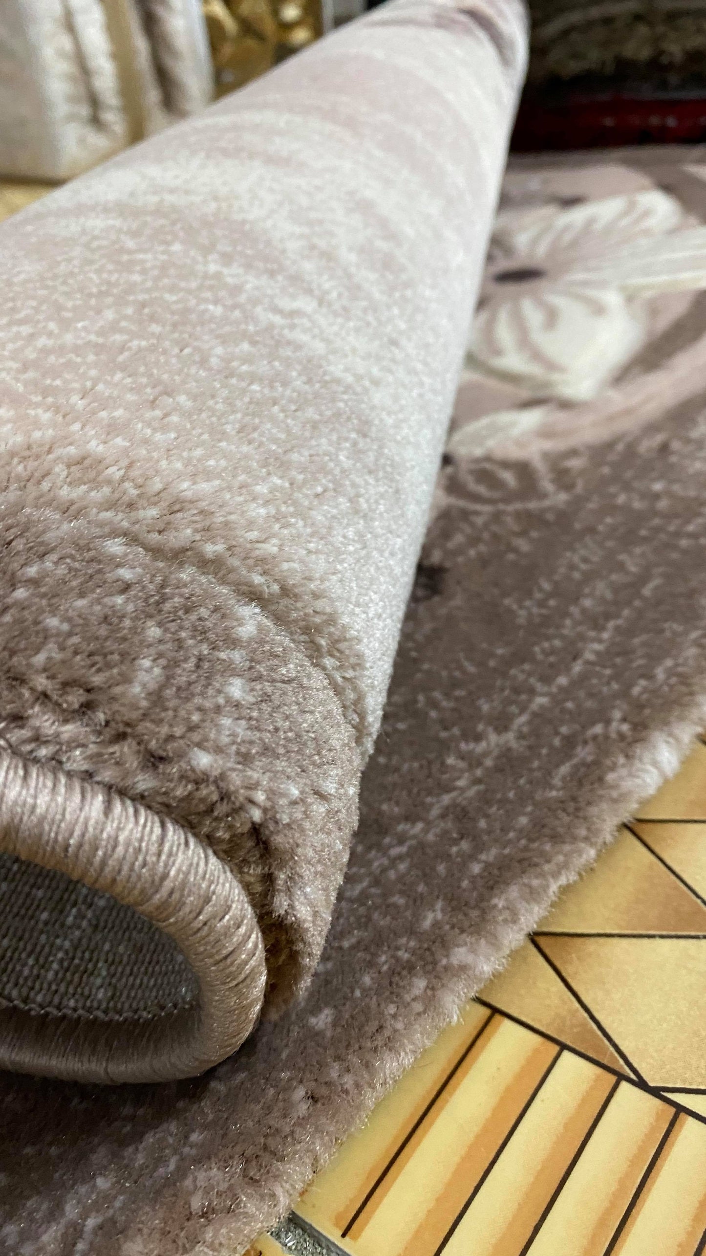 Covor cu Insertii Florale tip Margarete , Grej