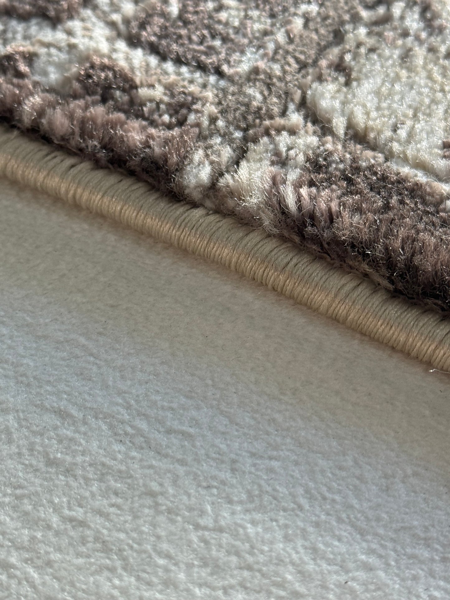 Covor Modern cu Insertii Geometrice de tip Patrate ,Maro/Crem