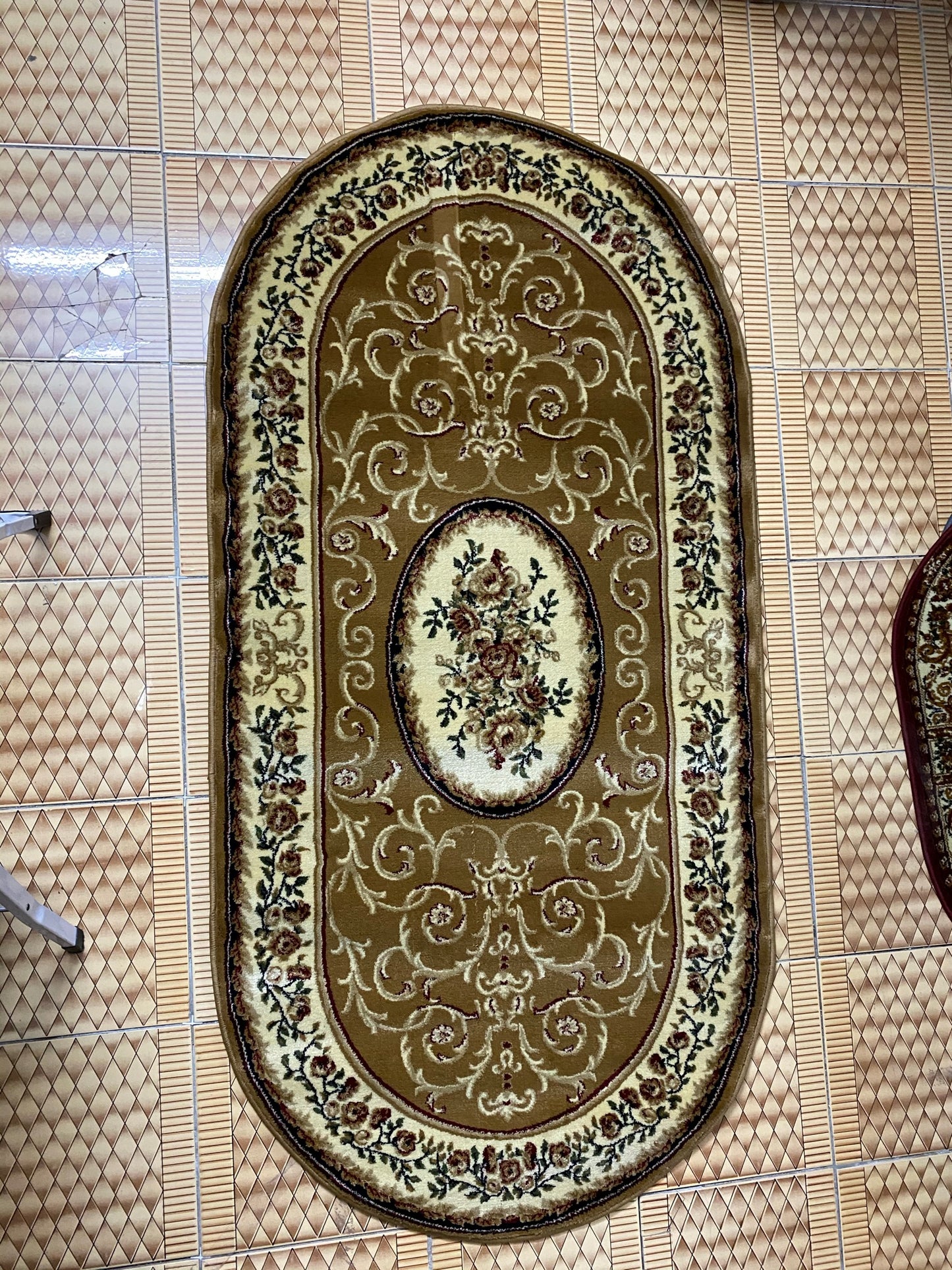 Covor cu Medalion si Insertii Florale ,Bej