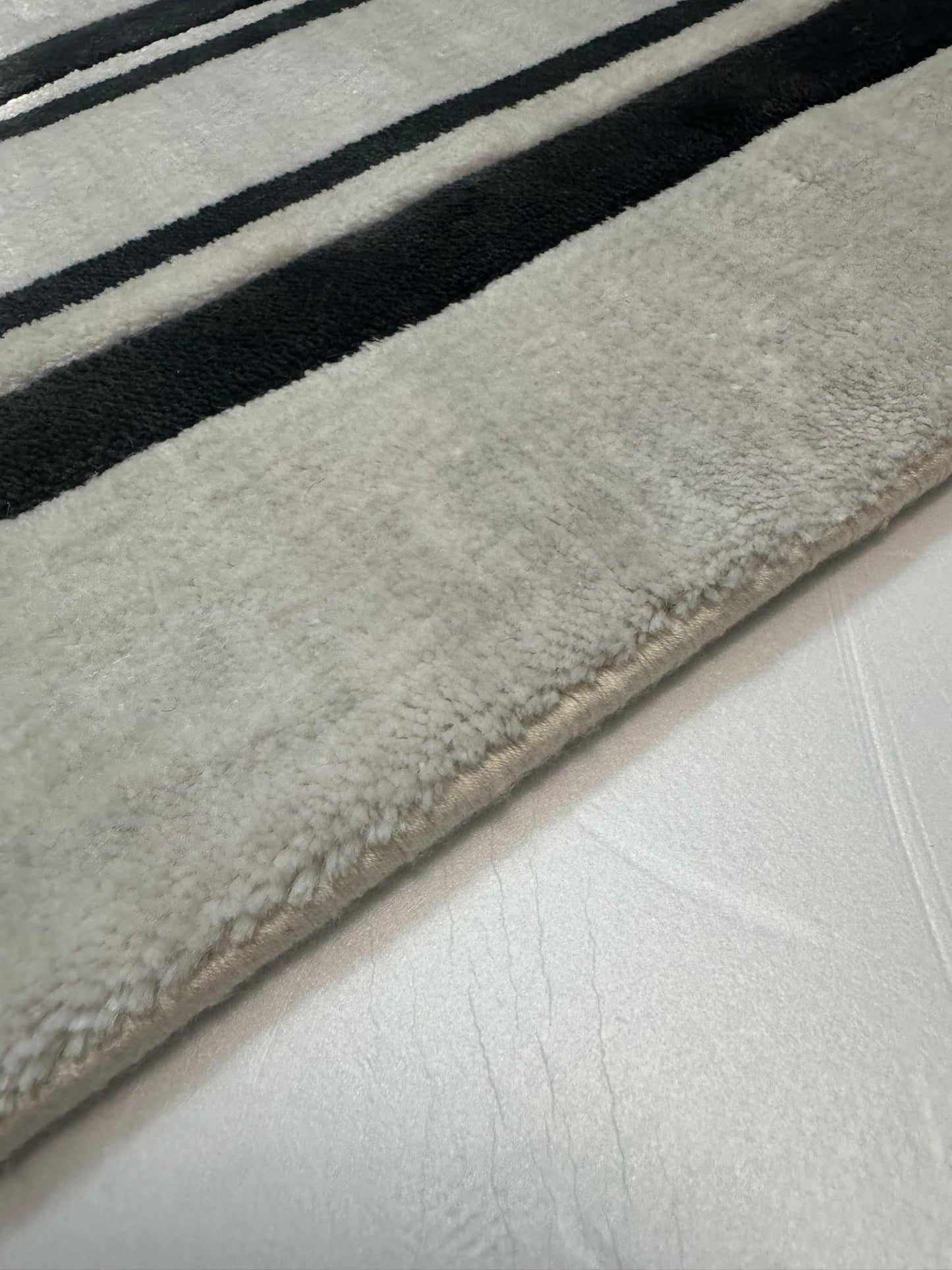 Covor Premium cu chenar Angora Crem/Negru