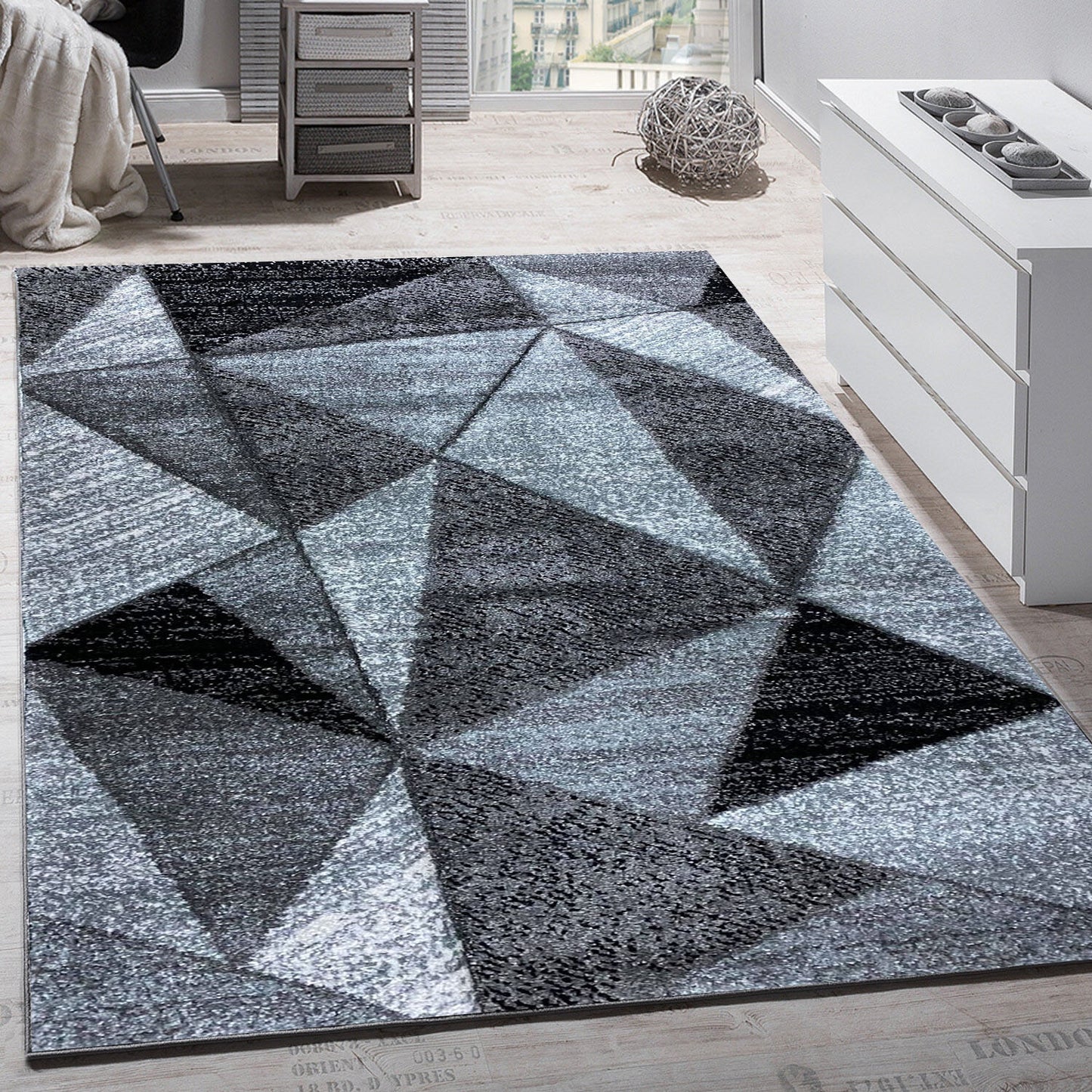 Covor frize cu Insertii Geometrice tip Triunghiuri Mari,Gri