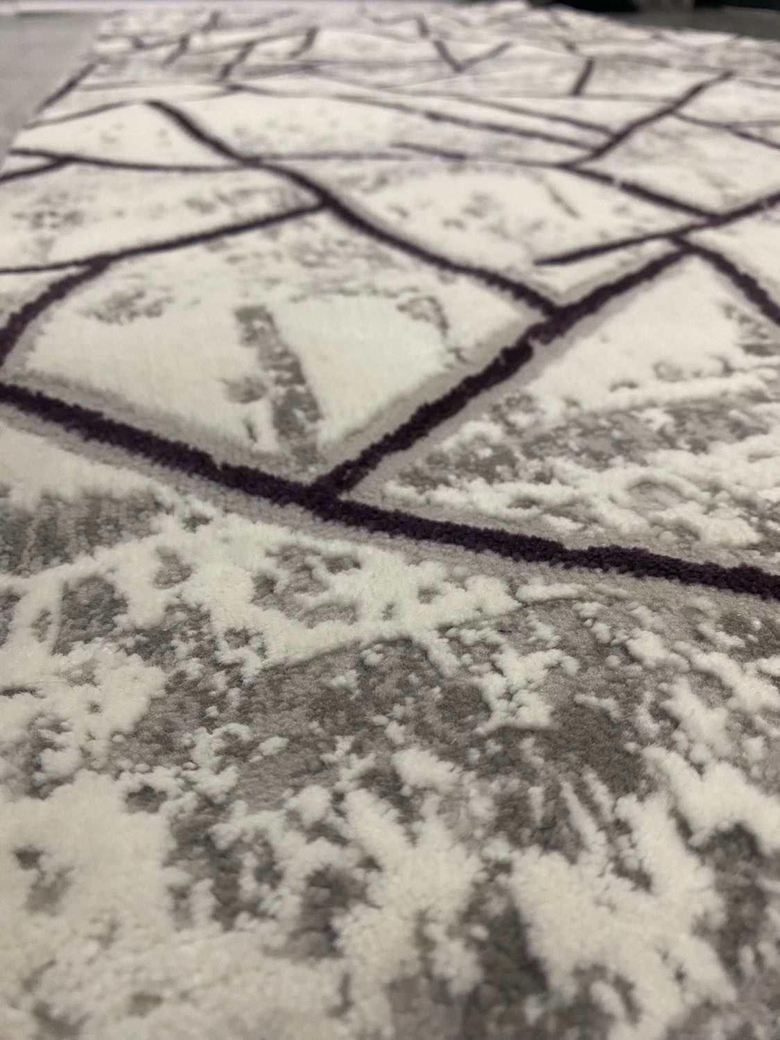 Covor Modern cu Insertii Geometrice de tip Triunghiuri ,Mov/Gri/Bej