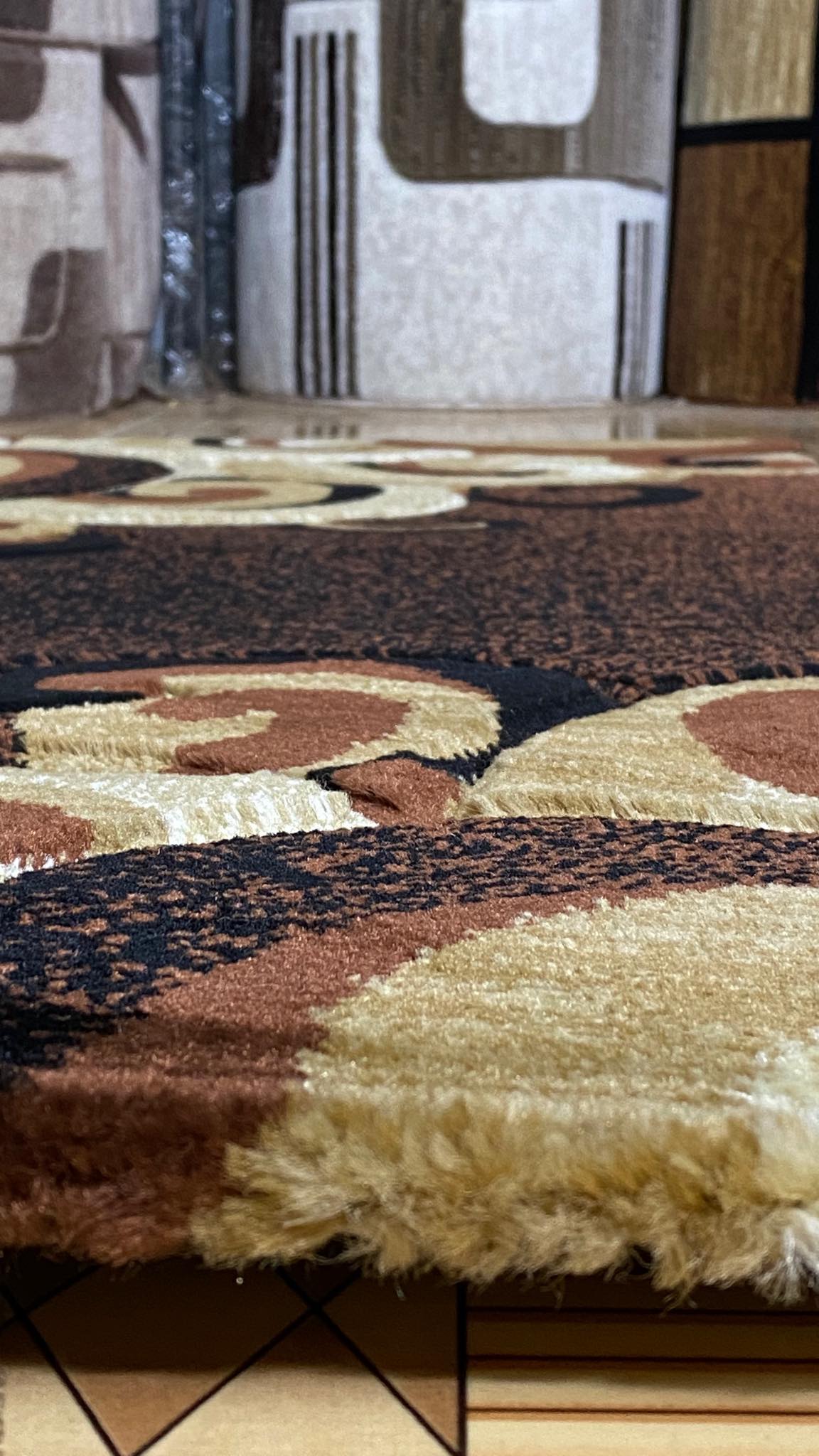 Covor cu insertii florale tip tribal