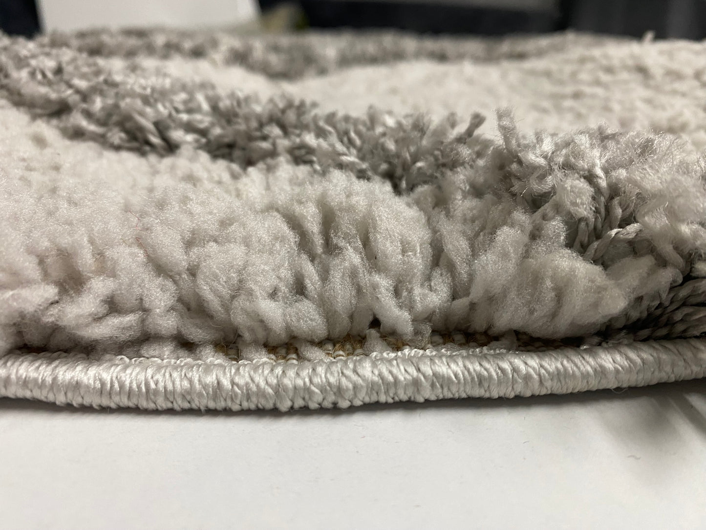 Covor Pufos Cu Insertii tip Romb ,Gri/Alb